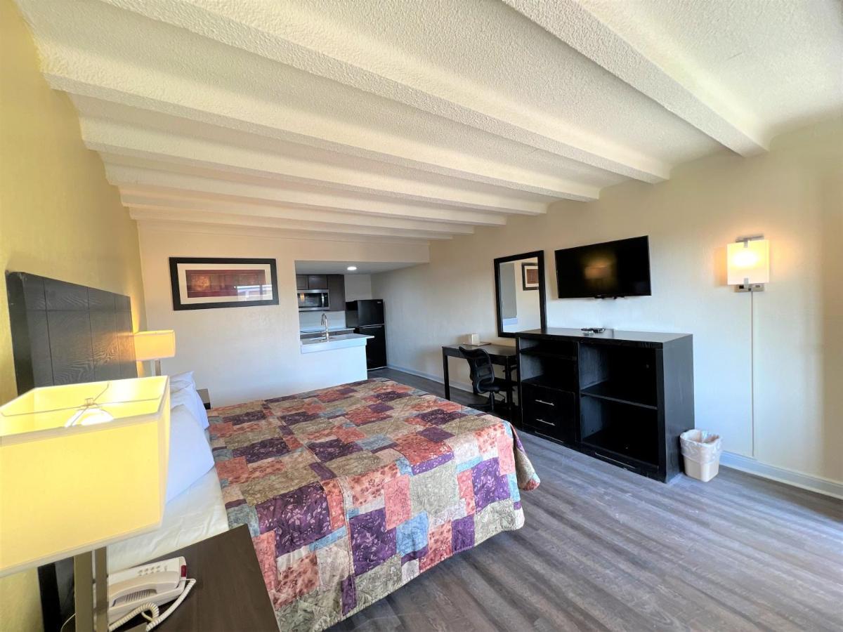 نيوبورت نيوز James River Inn & Suites المظهر الخارجي الصورة