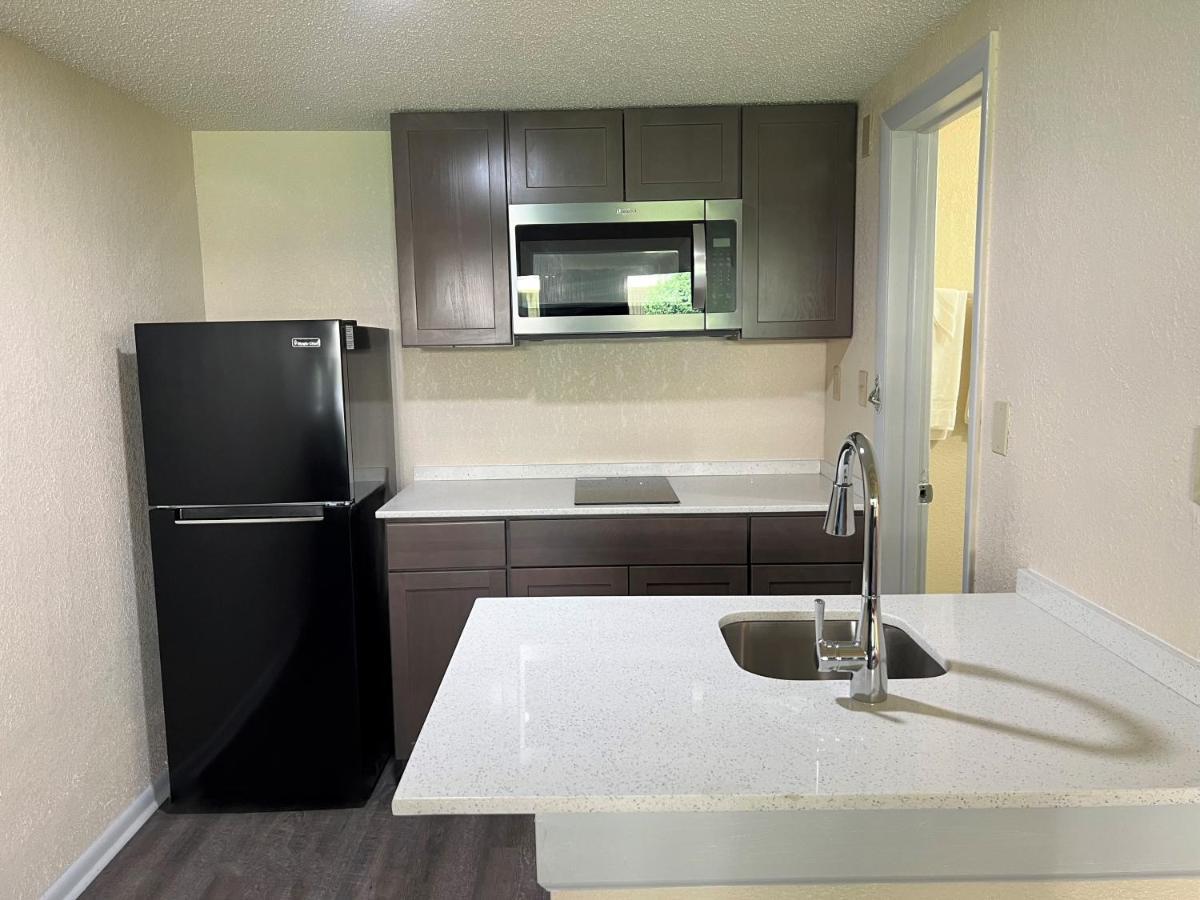 نيوبورت نيوز James River Inn & Suites المظهر الخارجي الصورة