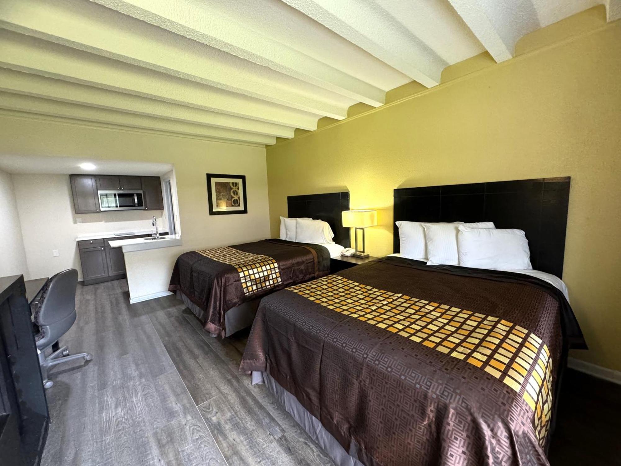 نيوبورت نيوز James River Inn & Suites المظهر الخارجي الصورة