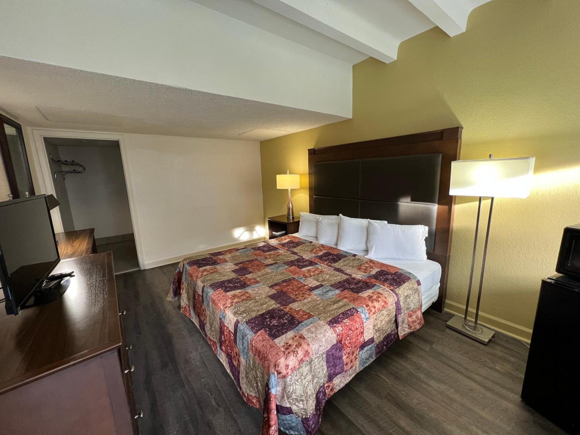 نيوبورت نيوز James River Inn & Suites المظهر الخارجي الصورة